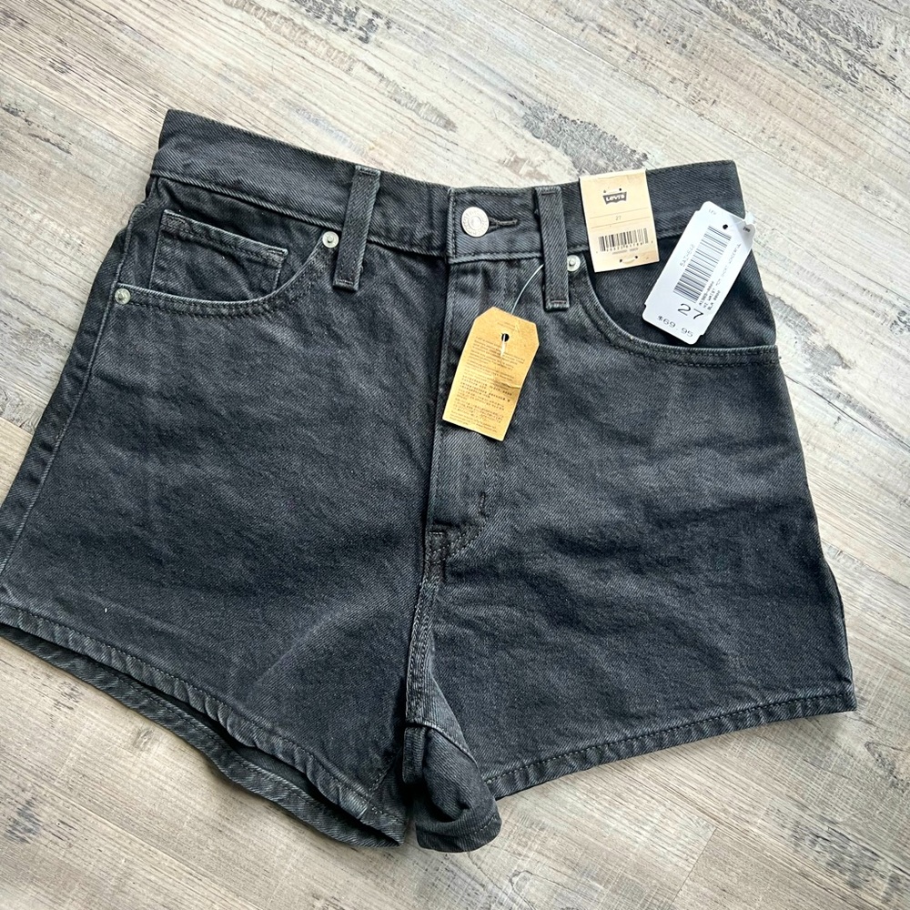 BNWT Levi Black Mom Jeans